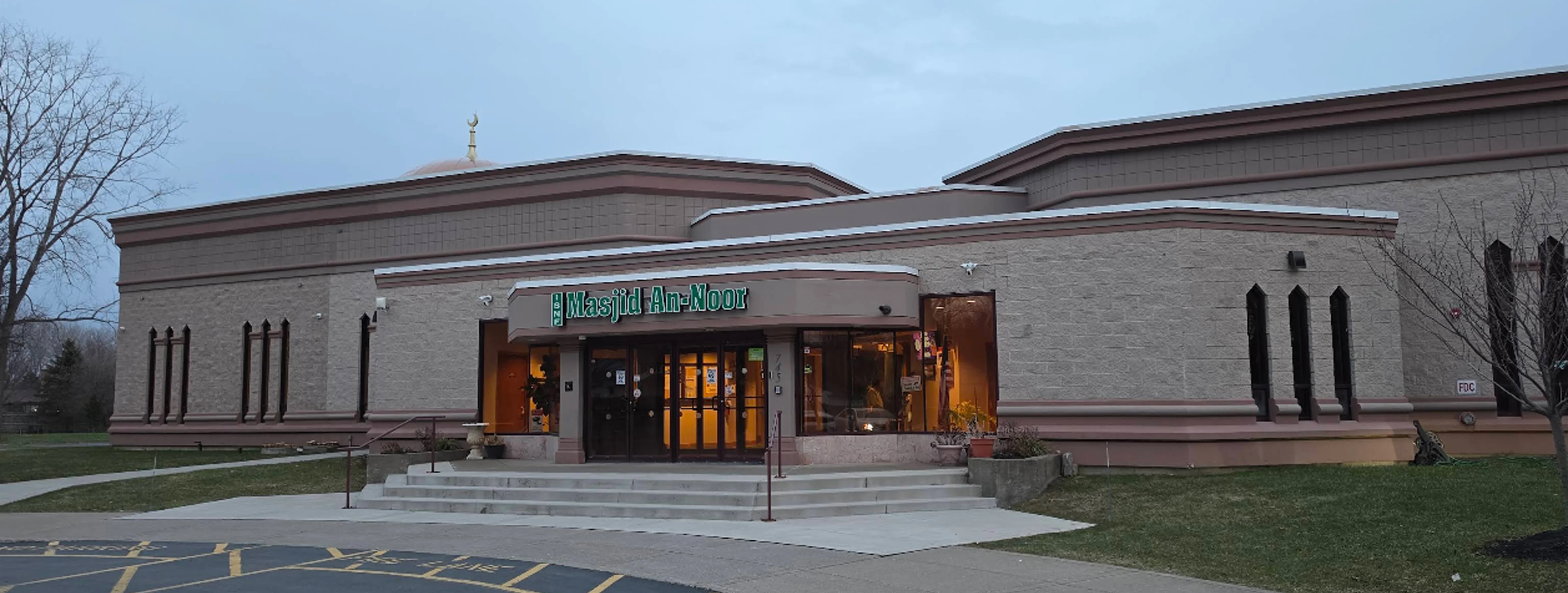 Exterior view of An-Noor Amherst Mosque Getzville building